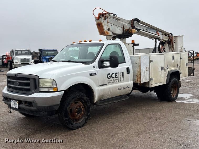 Image of Ford F-550 Primary image