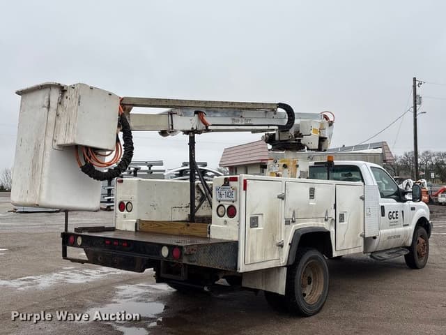 Image of Ford F-550 equipment image 4