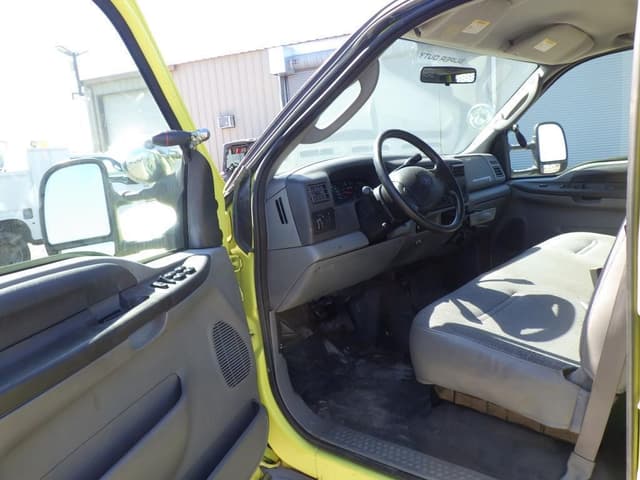 Image of Ford F-550 equipment image 4