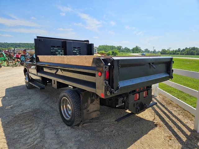 Image of Ford F-550 equipment image 3