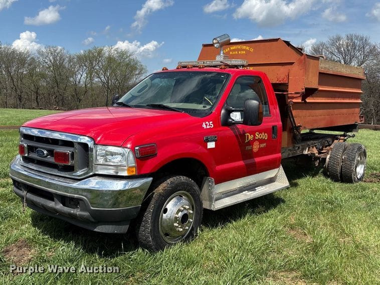 2003 Ford F-550 Equipment Image0
