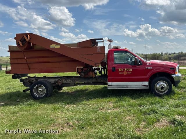 Image of Ford F-550 equipment image 3