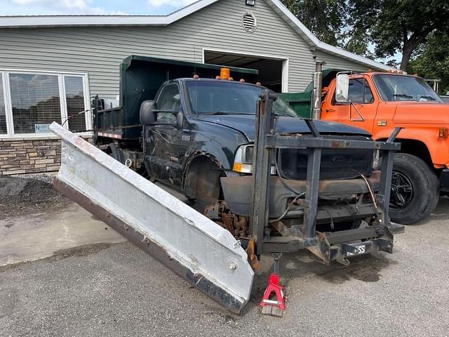 Image of Ford F-550 equipment image 4