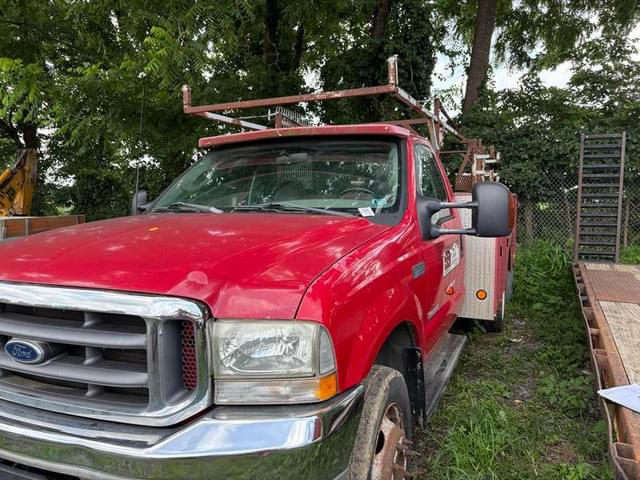 Image of Ford F-550 equipment image 3
