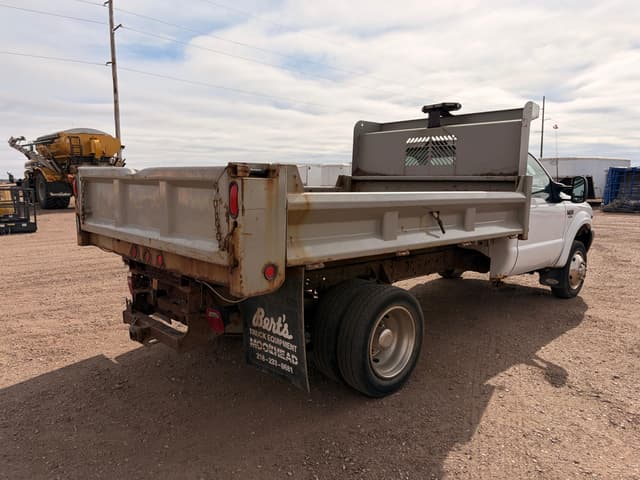 Image of Ford F-550 equipment image 2