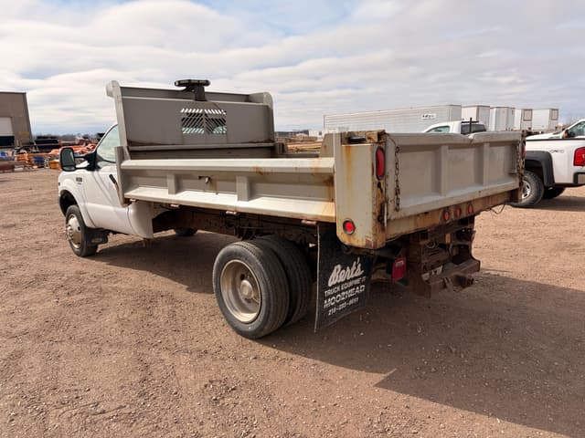 Image of Ford F-550 equipment image 3