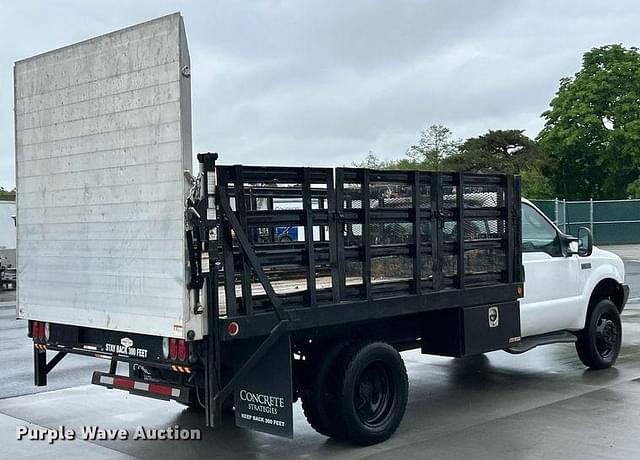 Image of Ford F-550 equipment image 4