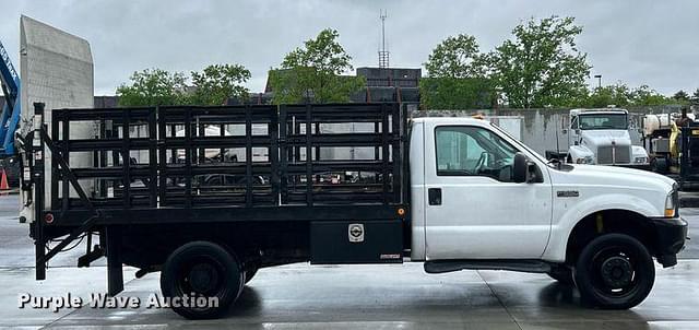 Image of Ford F-550 equipment image 3