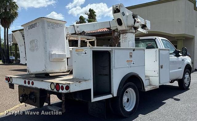 Image of Ford F-550 equipment image 4
