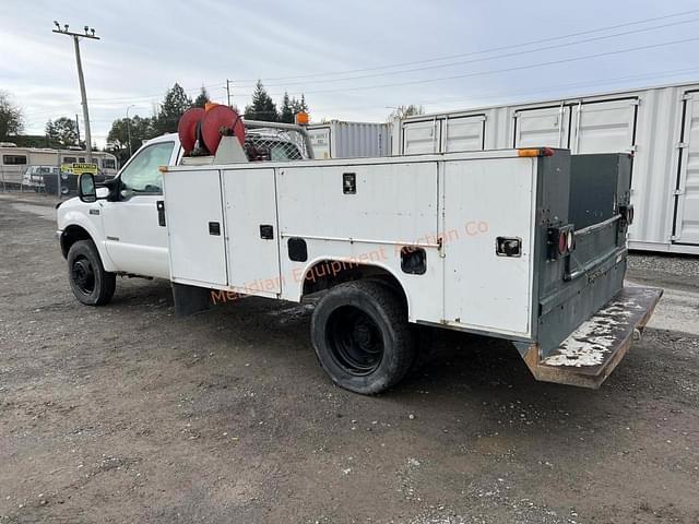 Image of Ford F-550 equipment image 3