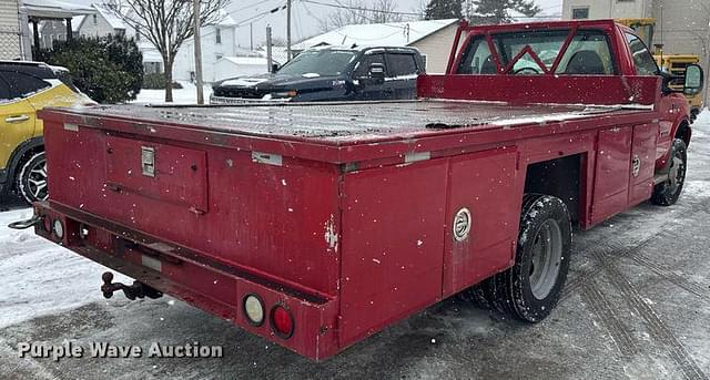 Image of Ford F-550 equipment image 4