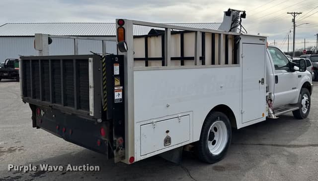 Image of Ford F-550XLSD equipment image 4