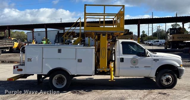 Image of Ford F-550 equipment image 3