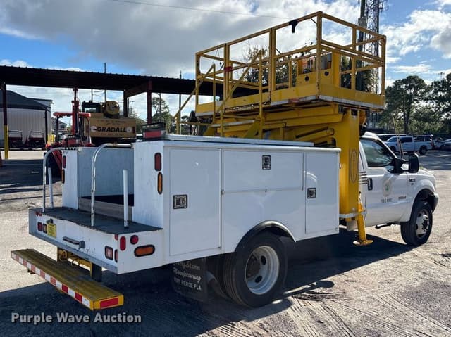 Image of Ford F-550 equipment image 4