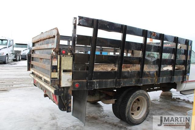 Image of Ford F-550 equipment image 2