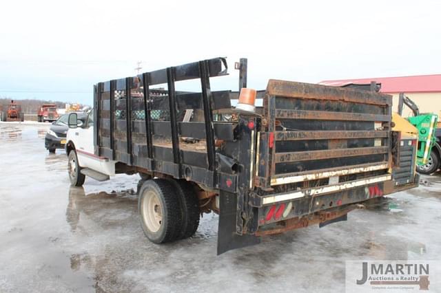 Image of Ford F-550 equipment image 3