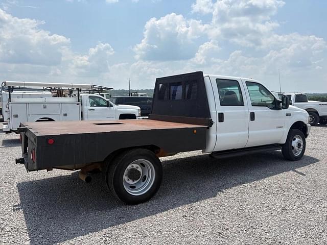 Image of Ford F-550 equipment image 3