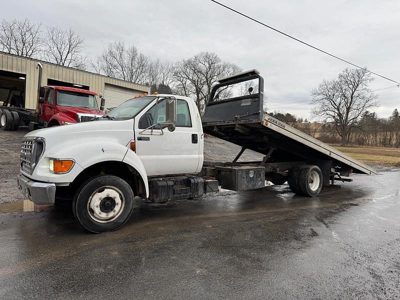 Image of Ford F-650 Primary image