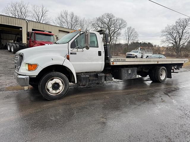 Image of Ford F-650 equipment image 2