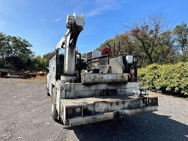 Image of Ford F-650 equipment image 4