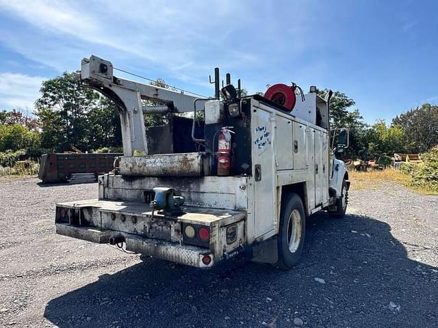 Image of Ford F-650 equipment image 3