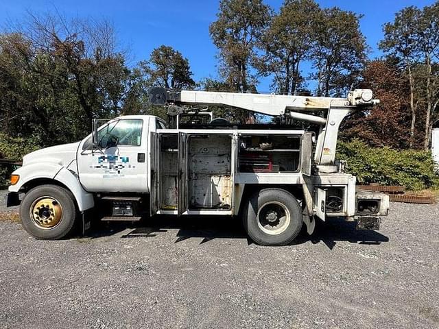 Image of Ford F-650 equipment image 2