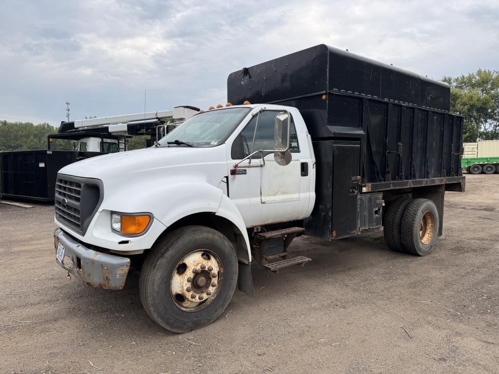2003 Ford F-650 Equipment Image0