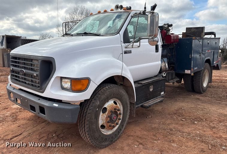 2003 Ford F-650 Equipment Image0