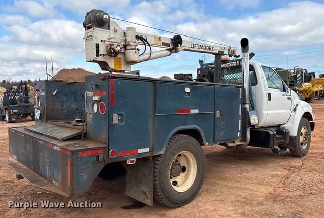 Image of Ford F-650 equipment image 4