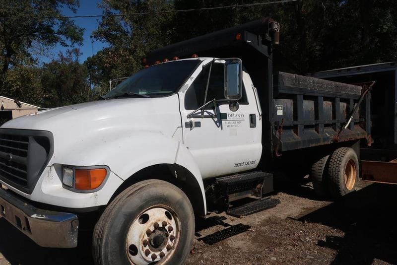 2003 Ford F-650 Equipment Image0