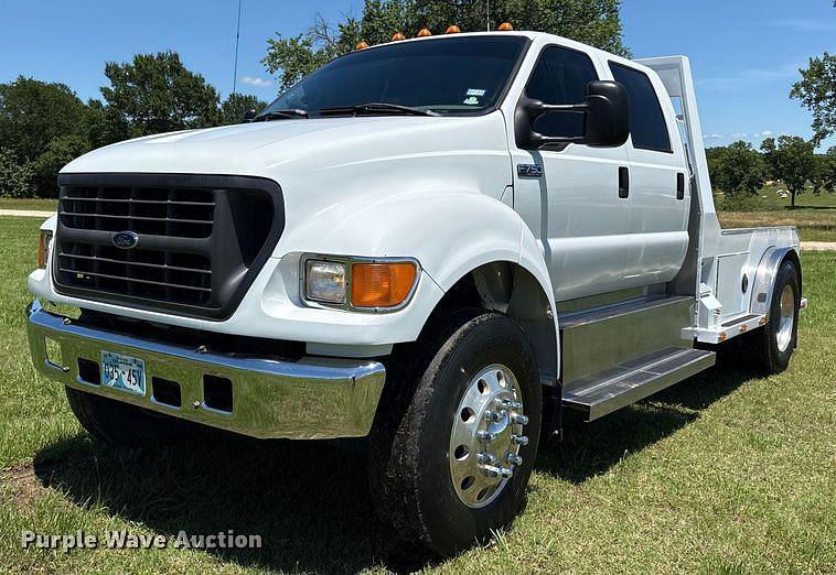 Image of Ford F-750 Primary image