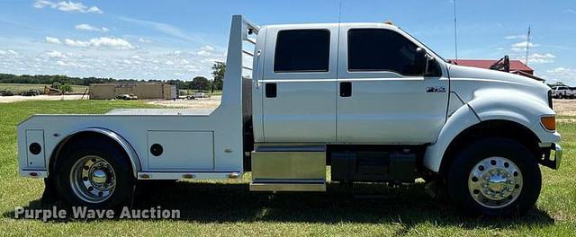 Image of Ford F-750 equipment image 3