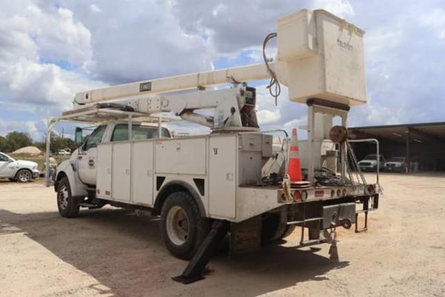 Image of Ford F-750 equipment image 2