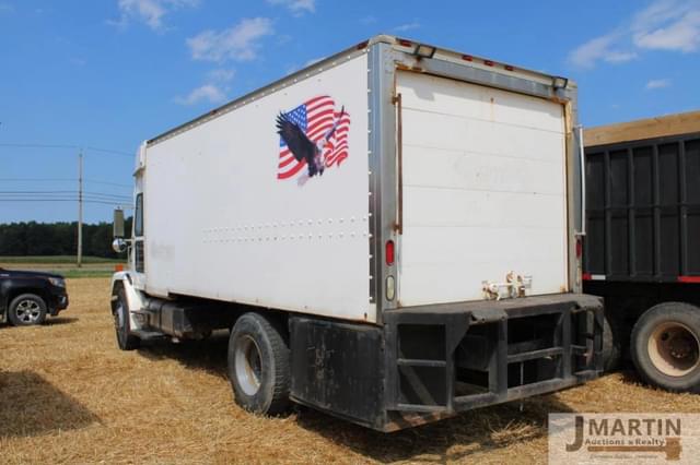 Image of Freightliner FL70 equipment image 3