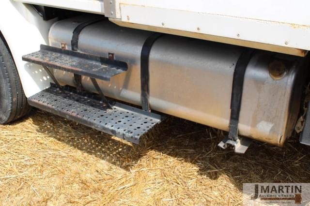 Image of Freightliner FL70 equipment image 4