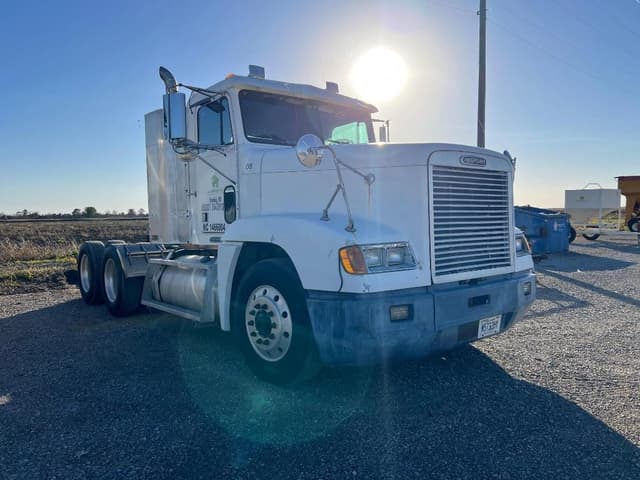 Image of Freightliner FLD120 equipment image 2