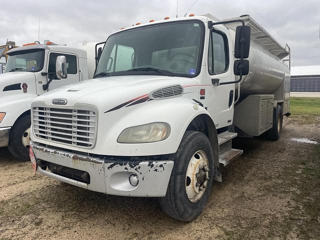 Image of Freightliner Business Class M2 100 equipment image 1