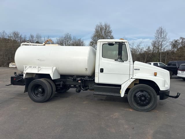 Image of Freightliner Business Class M2 106 equipment image 3