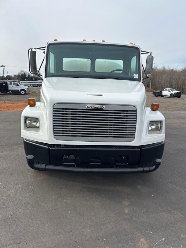 Image of Freightliner Business Class M2 106 equipment image 1