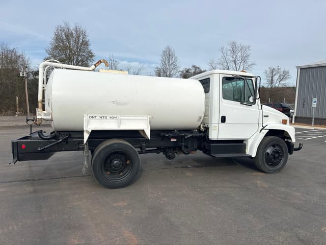 Image of Freightliner Business Class M2 106 equipment image 4