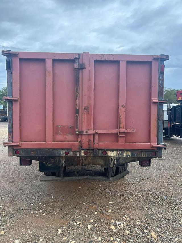 Image of Freightliner Business Class M2 106 equipment image 4
