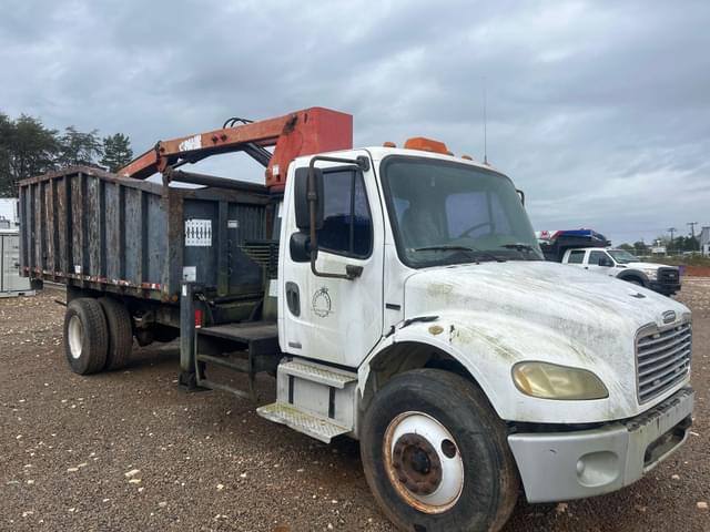 Image of Freightliner Business Class M2 106 equipment image 1