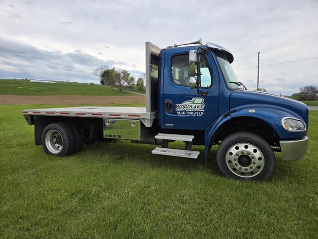 Image of Freightliner Business Class M2 106 equipment image 1