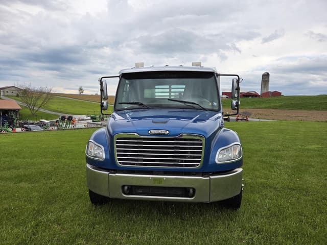 Image of Freightliner Business Class M2 106 equipment image 3