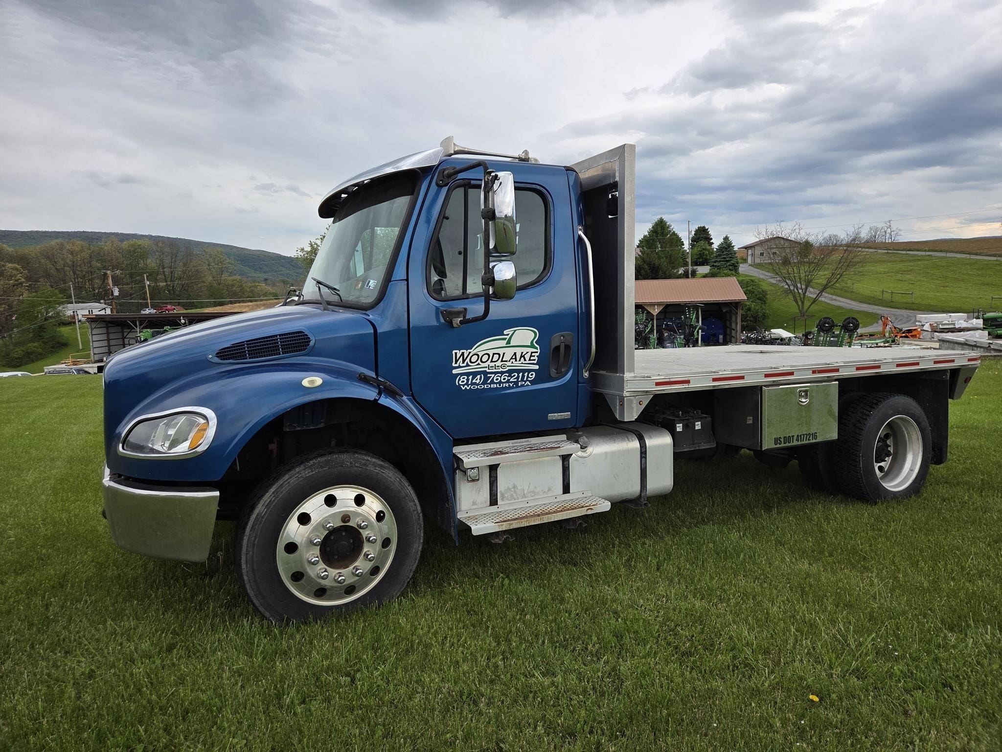 2003 Freightliner Business Class M2 106 Equipment Image0