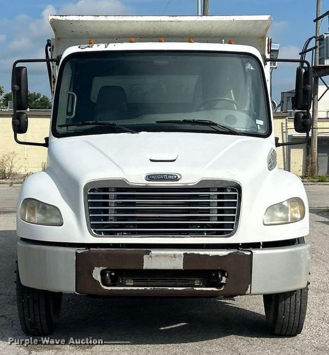 Image of Freightliner Business Class M2 equipment image 1