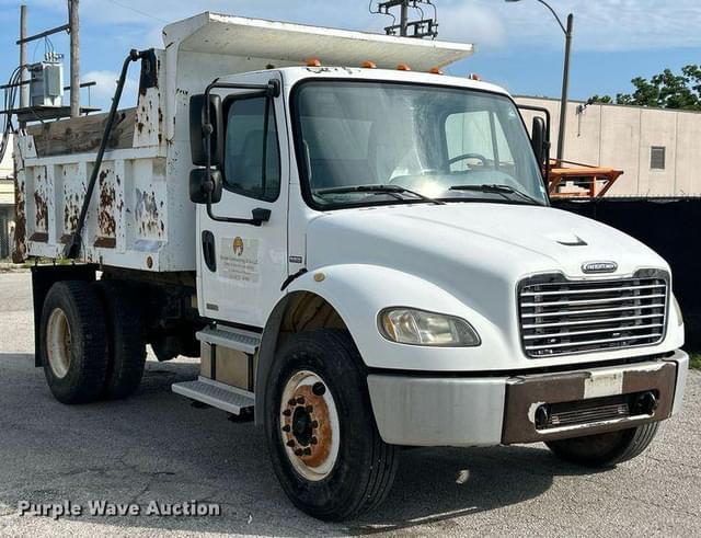 Image of Freightliner Business Class M2 equipment image 2