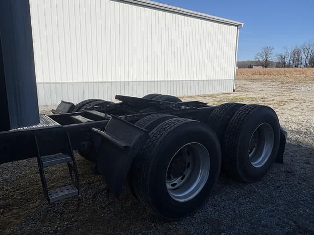 Image of Freightliner Century 120 equipment image 2