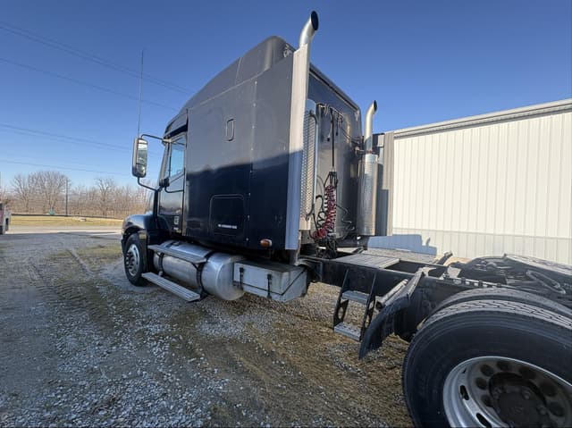 Image of Freightliner Century 120 equipment image 1