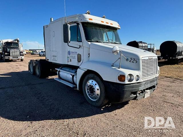 Image of Freightliner Century Class S/T equipment image 4